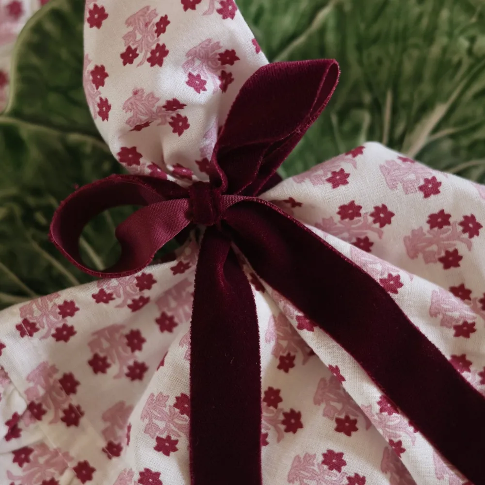 Hot Trudie Abigail Pink Ruffled Dinner Napkin - Set of 4