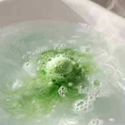 Outlet Latika Beauty Pine and Cedarwood Christmas Mini Bath Bombs